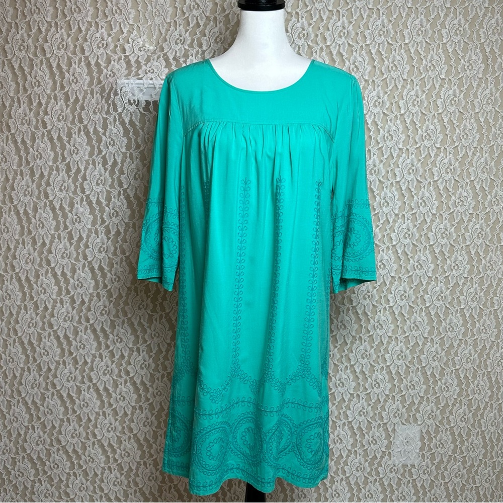 NWT Crown & Ivy embroidered dress size med.